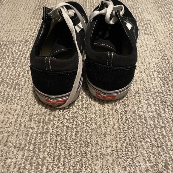 Black and white vans - Picture 4 of 4